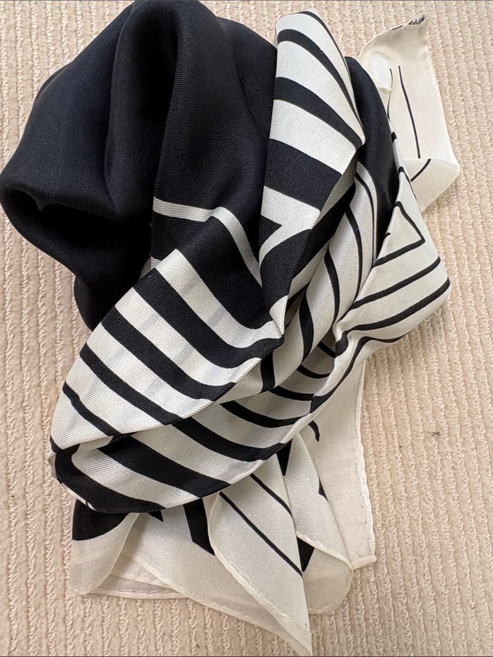 Norell Black & White Geometric Scarf